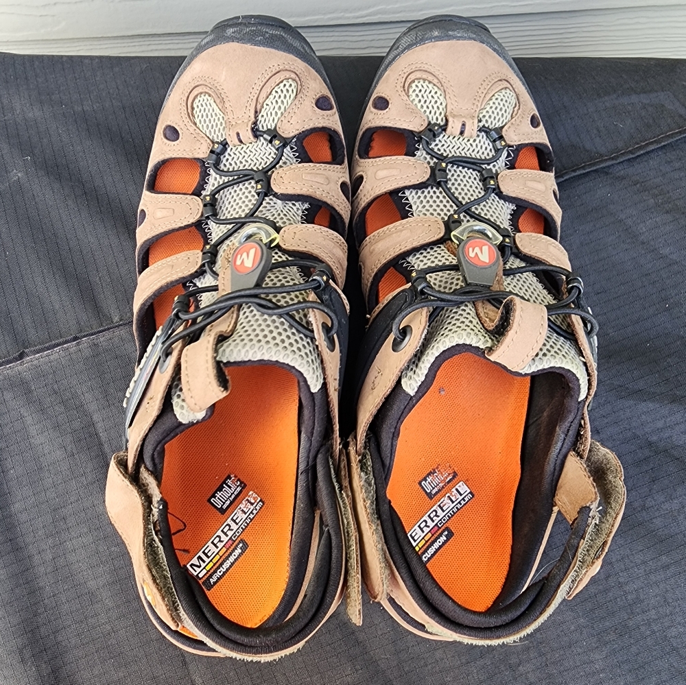 NWOT Men's Very Comfortable Merrell Sandals!